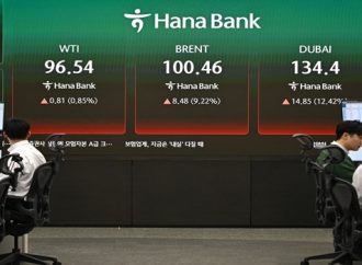 Global Stocks Slide as Trump Issues 48-Hour Ultimatum to Iran