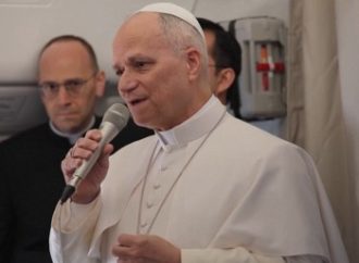 Pope Leo XIV Urges Peace and Dialogue in Cameroon as Africa Tour Continues Amid Global Political Tensions